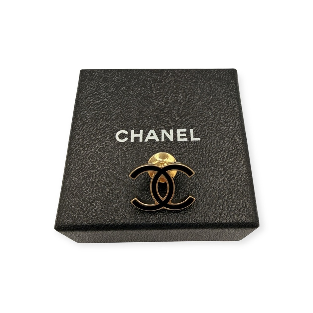 Chanel CC Logo Brooch – Gold Tone & Black Enamel with Box + COA - Picture 7 of 11